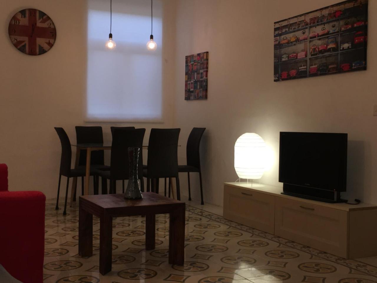 Nicolaus San Julian Guest house *